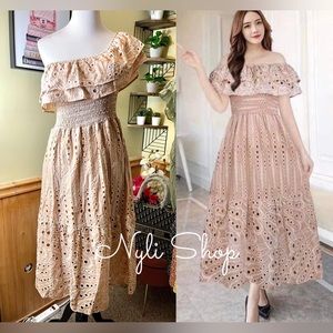 🌷Brand new offshie eyelet dress can fit Sm up to L stretchy smocking🌷